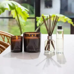 Molton Brown Bougie Signature - Orange & Bergamot 7 Molton Brown Bougie Signature - Orange & Bergamot -COMPTOIR DE L'HOMME Boutique 13806720 1045013102134952 3513748 3 1140x1140